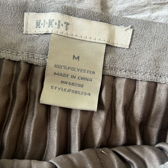 Suede pleated Skirt - Picture 8 of 9